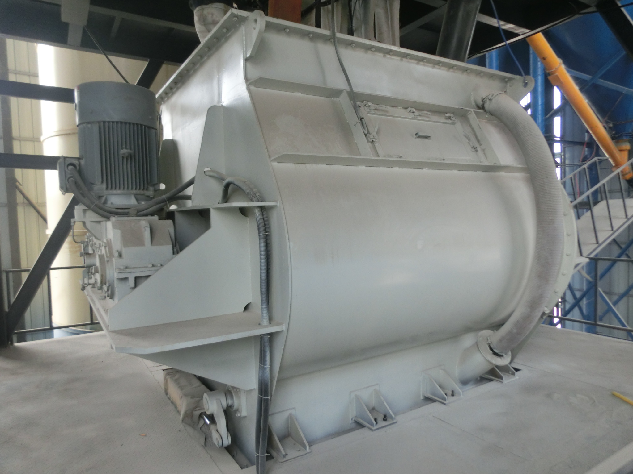 10m3雙軸無重力混合機(jī)